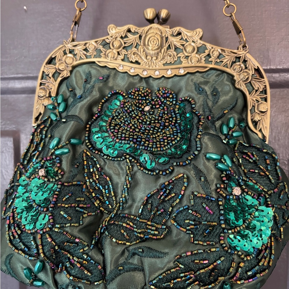 Embellished Green Beaded Evening Clutch with Ornate Gold Frame